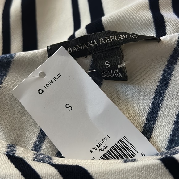 Banana Republic White and Navy Off the Shoulder Blouse - Picture 3 of 4